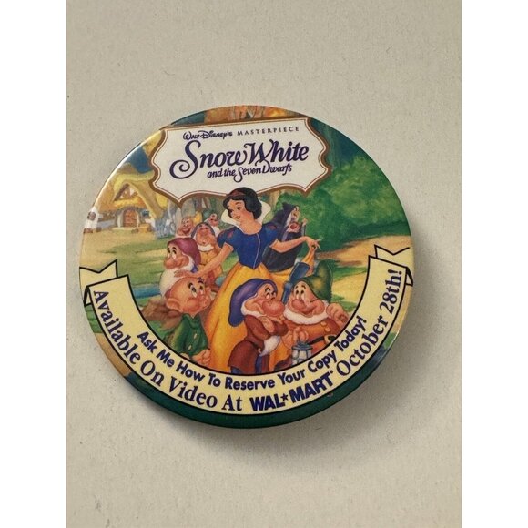 Retro Disney Snow White And The 7 Dwarfs Walmart Video Pin Button AV2W - Picture 1 of 2